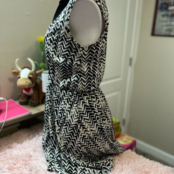 Dot’s dress - Picture 4 of 4